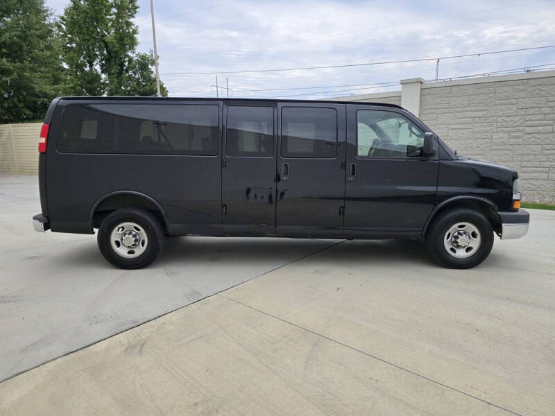 2016 Chevrolet Express Passenger LS photo 2