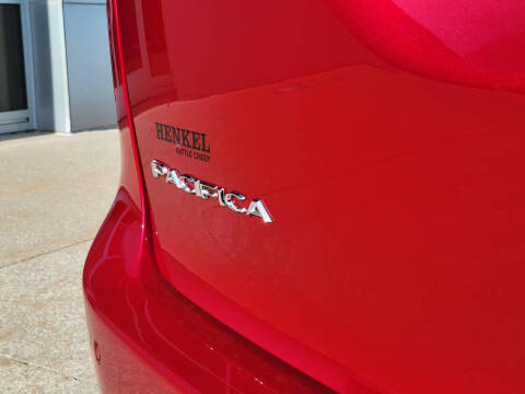2027 Chrysler Pacifica Select