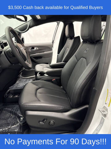 2026 Chrysler Pacifica Select