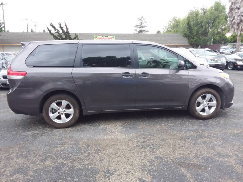 2011 Toyota Sienna Base 7-Passenger