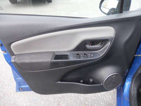 2015 Toyota Yaris 5-Door LE