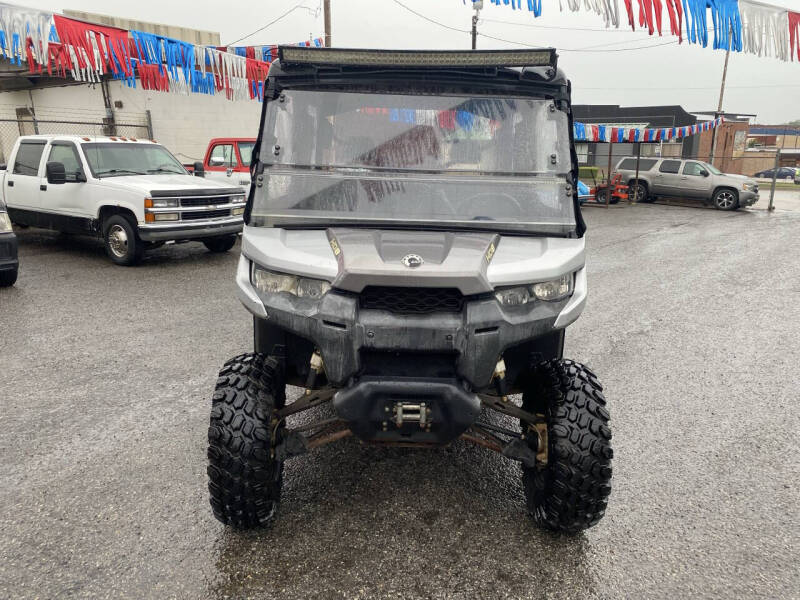 2019 Can-Am Defender HD8