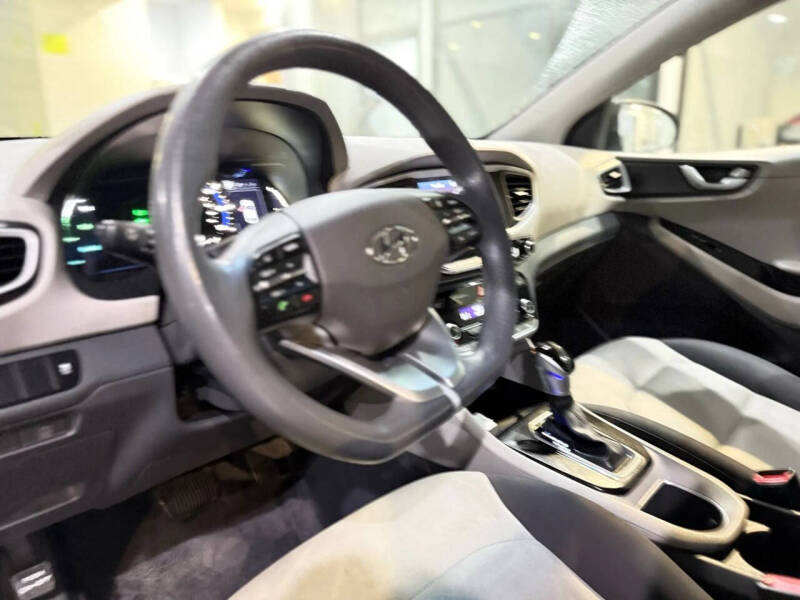 2017 Hyundai Ioniq Hybrid Blue