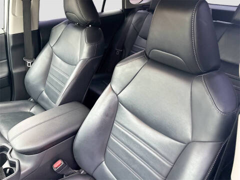 2020 Toyota RAV4 XLE Premium