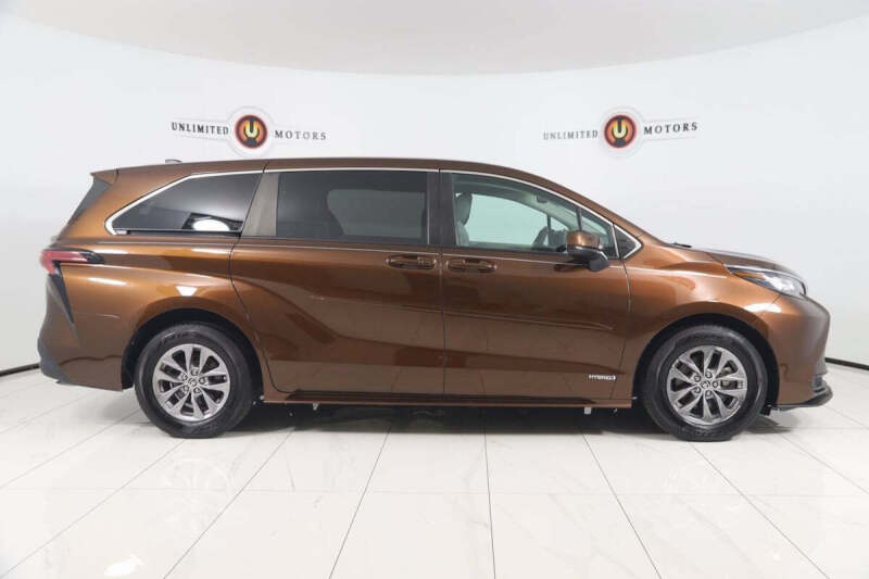 2021 Toyota Sienna LE 8-Passenger