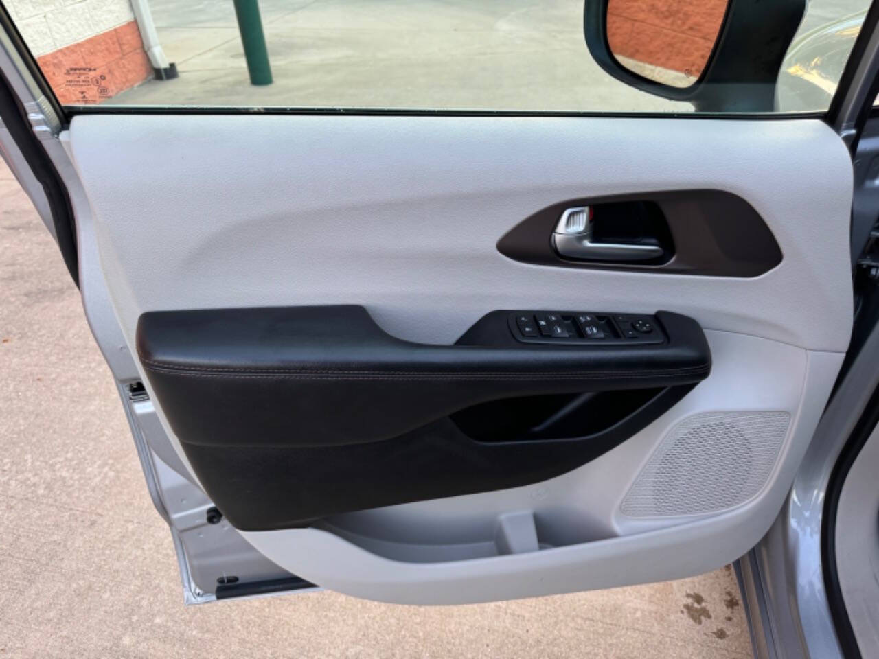 2018 Chrysler Pacifica for sale at Illinois Auto Wholesalers in Tolono, IL