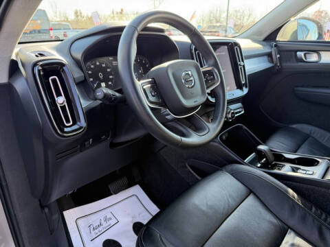 2022 Volvo XC40 T5 Momentum