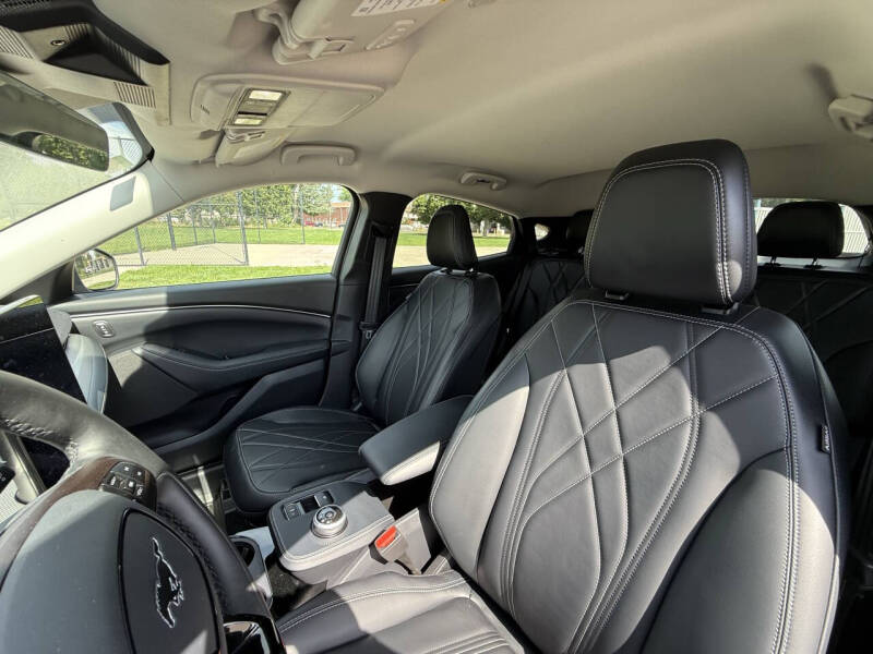 2021 Ford Mustang Mach-E Select