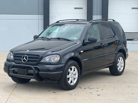 1999 Mercedes-Benz M-Class for sale at Clutch Motors in Lake Bluff IL