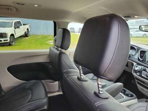 2024 Chrysler Pacifica Plug-In Hybrid Select