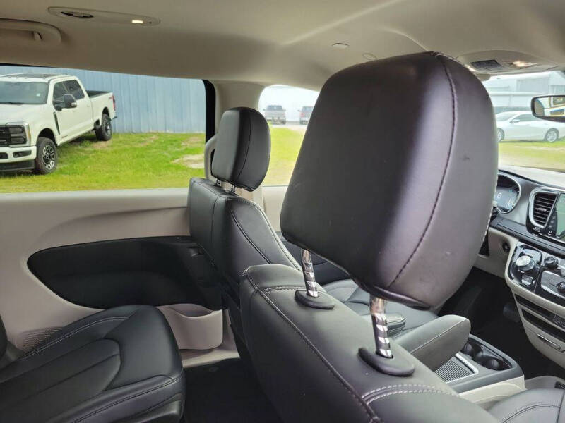 2024 Chrysler Pacifica Plug-In Hybrid Select