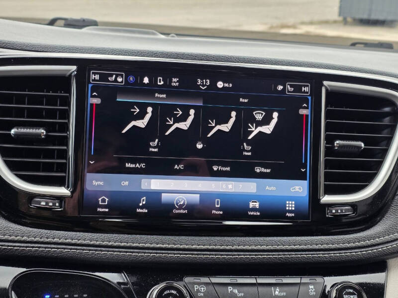 2023 Chrysler Pacifica Plug-In Hybrid Touring L