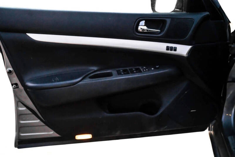 2009 Infiniti G37 Sedan x