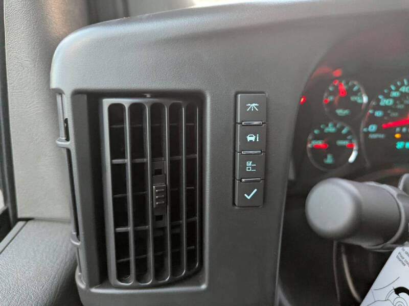 2025 Chevrolet Express 3500