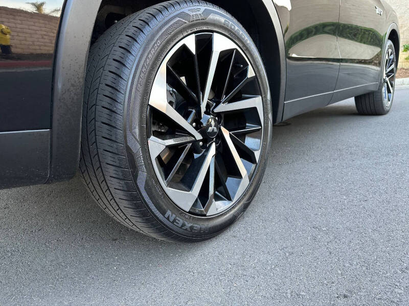 2023 Mitsubishi Outlander PHEV SE