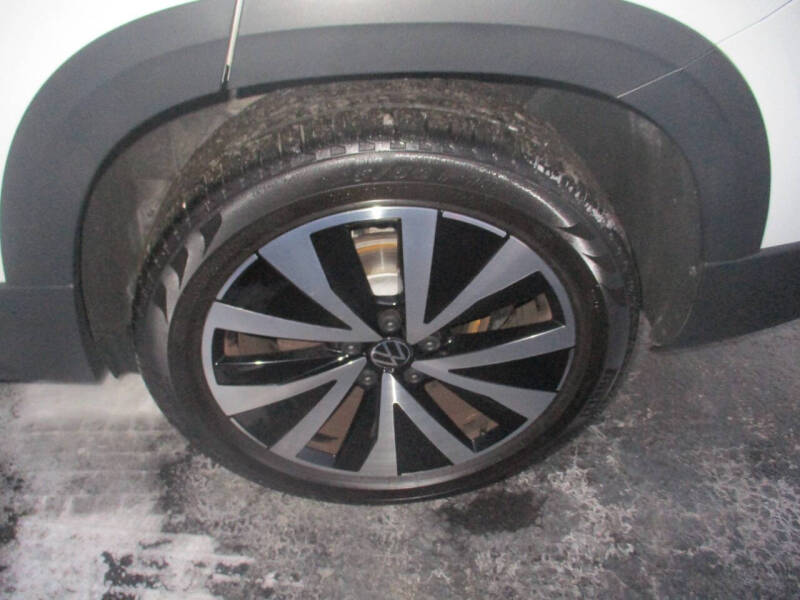 2023 Volkswagen Taos SE 4Motion