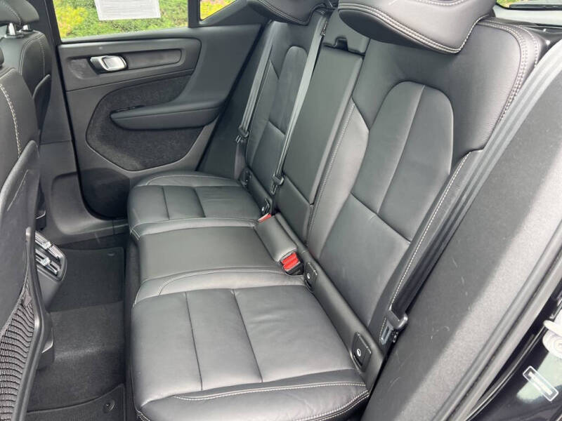 2023 Volvo XC40 B5 Plus Dark Theme