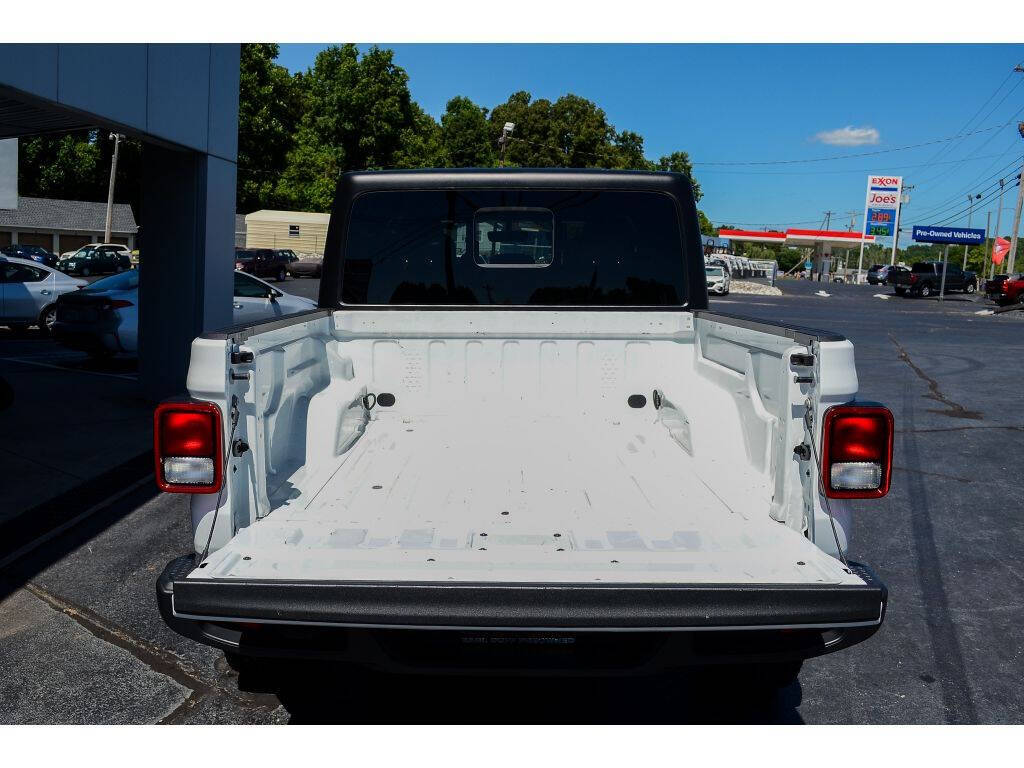 2023 Jeep Gladiator for sale at EARL DUFF PRE-OWNED CENTER in Harriman, TN