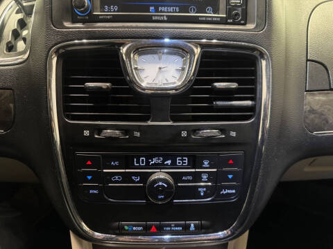2015 Chrysler Town and Country Touring-L