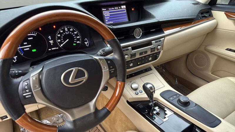 2014 Lexus ES 300h
