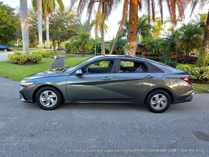 2024 Hyundai Elantra SE