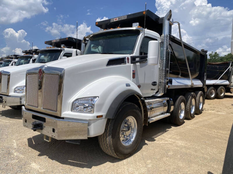 2025 Kenworth T880