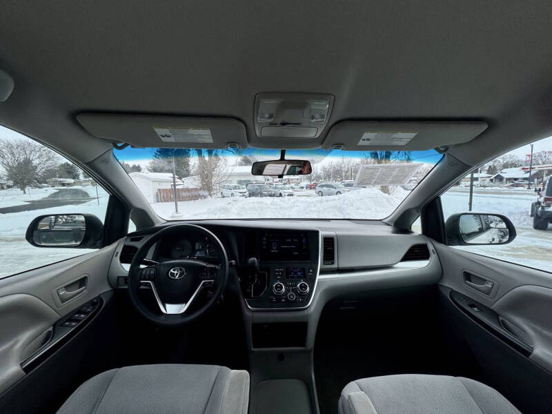 2017 Toyota Sienna L 7-Passenger