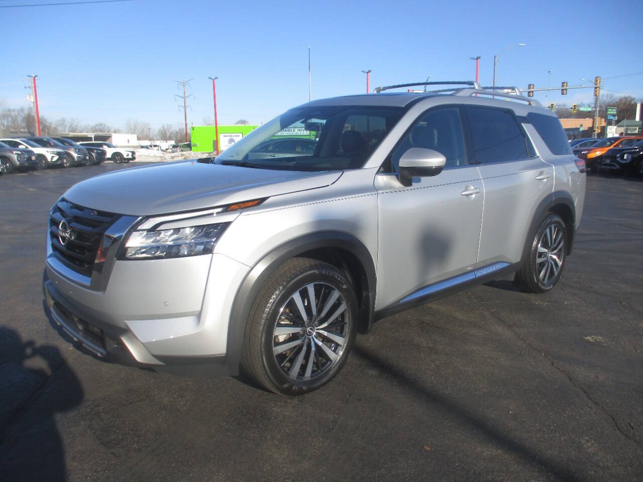 2024 Nissan Pathfinder Platinum 4dr SUV's photo