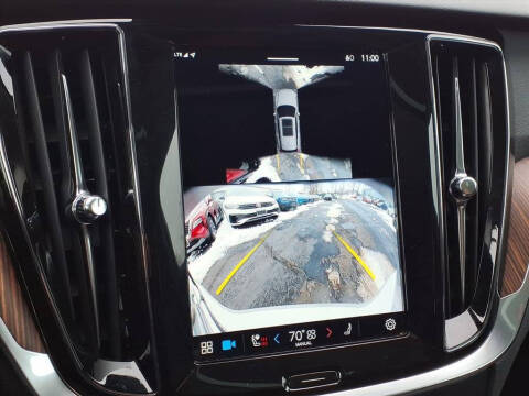 2025 Volvo V60 Cross Country B5 Plus