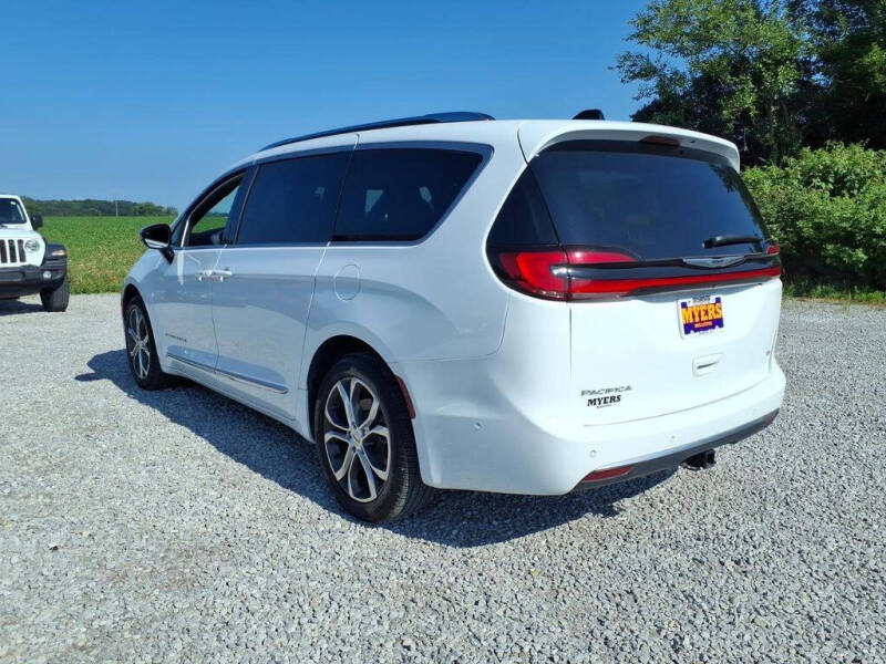 2025 Chrysler Pacifica Pinnacle