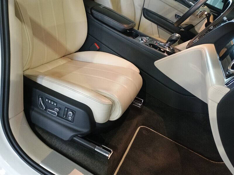 2019 Bentley Bentayga 74