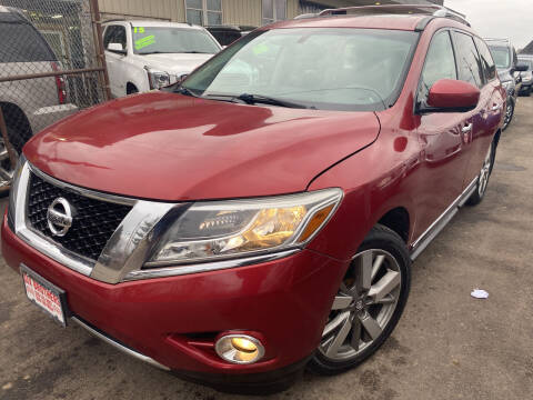 2013 Nissan Pathfinder for sale at Six Brothers Mega Lot in Youngstown OH