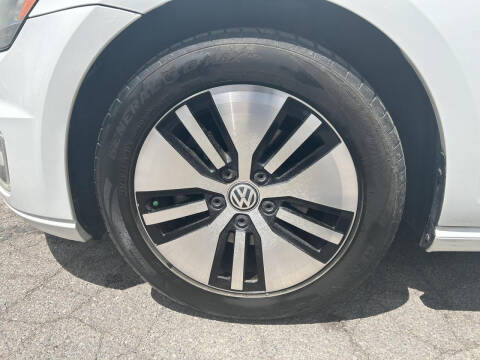 2015 Volkswagen e-Golf SEL Premium