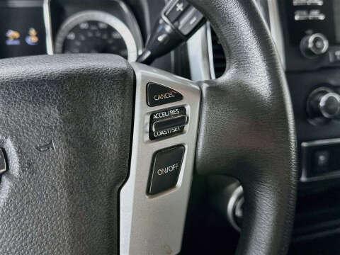 2017 Nissan Titan SV