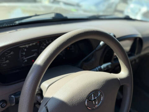 2005 Toyota Sequoia SR5