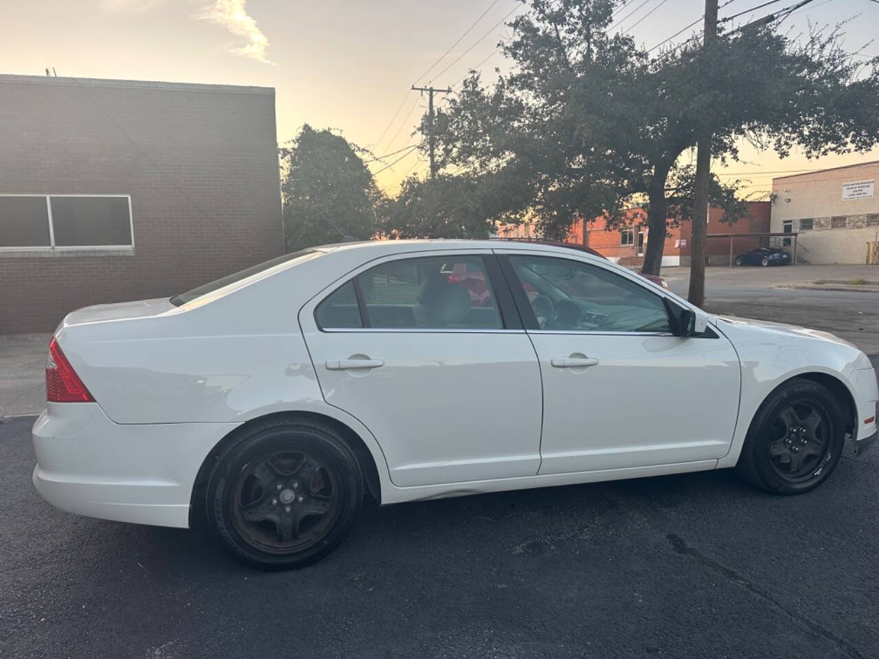 2010 Ford Fusion for sale at Sarenco Auto Inc in Dallas, TX