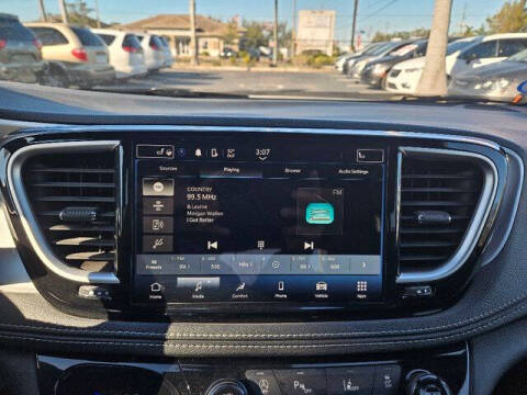 2024 Chrysler Pacifica Touring