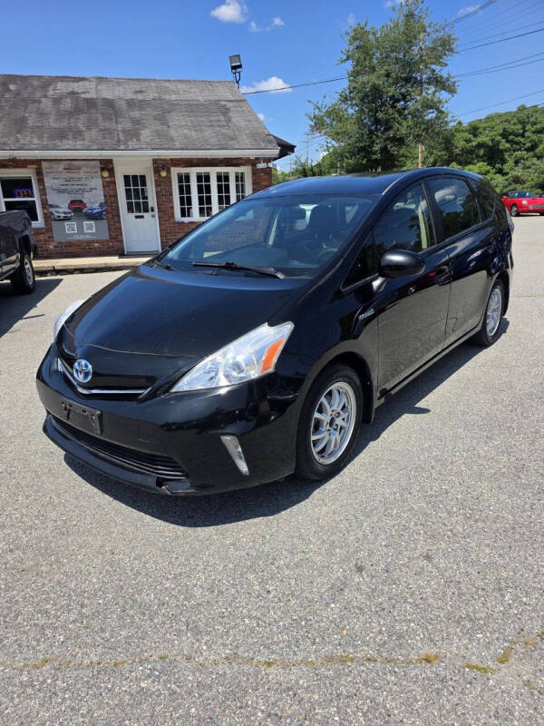 2014 Toyota Prius v Five