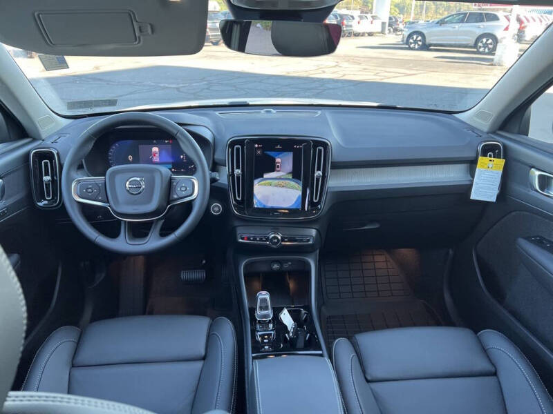 2026 Volvo XC40 B5 Plus