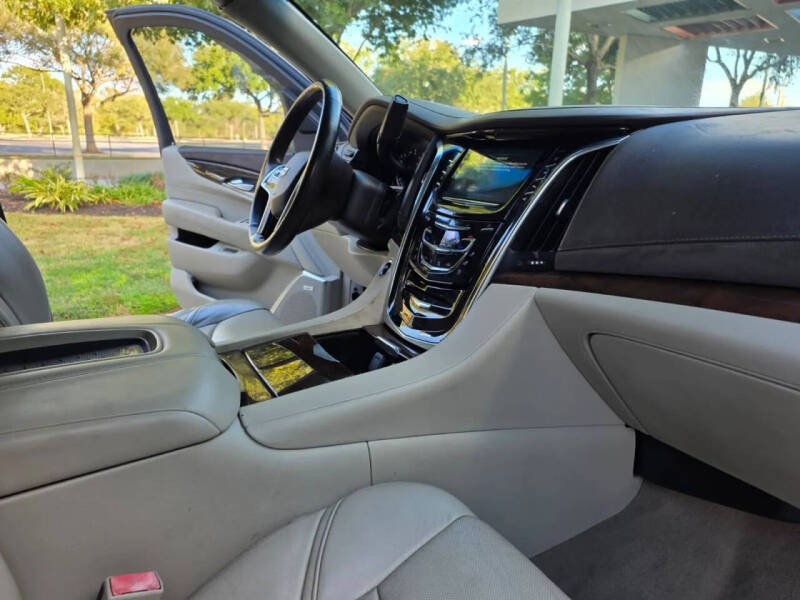 2017 Cadillac Escalade Luxury