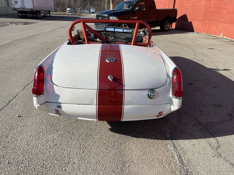 1963 MG B
