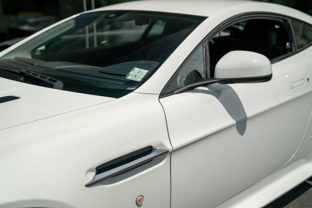 2015 Aston Martin V8 Vantage 38
