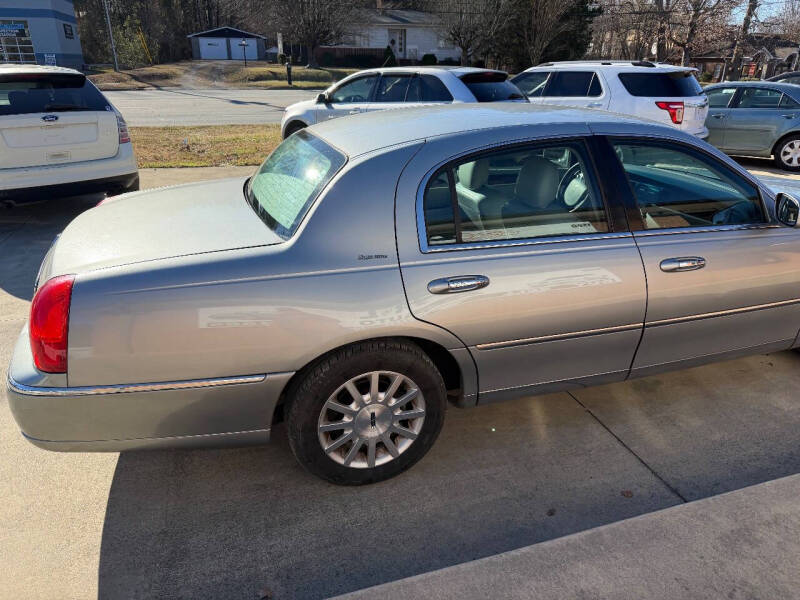 2006 Lincoln Town Car Signature