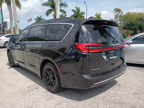 2022 Chrysler Pacifica Touring L