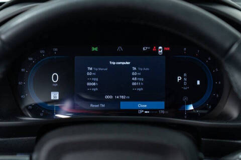 2023 Volvo XC40 B5 Plus Bright Theme