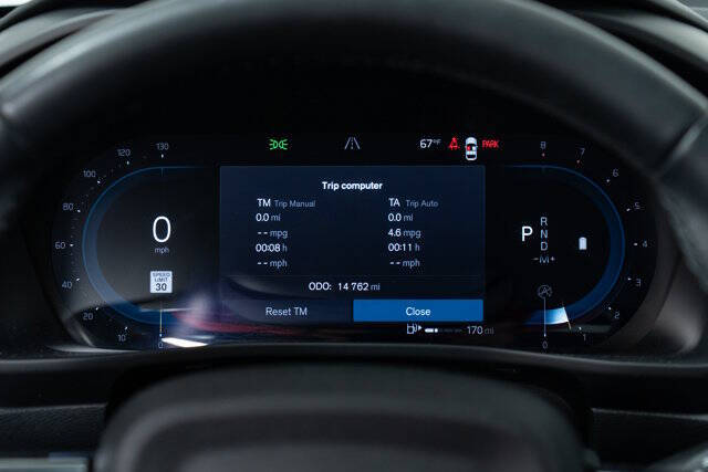 2023 Volvo XC40 B5 Plus Bright Theme