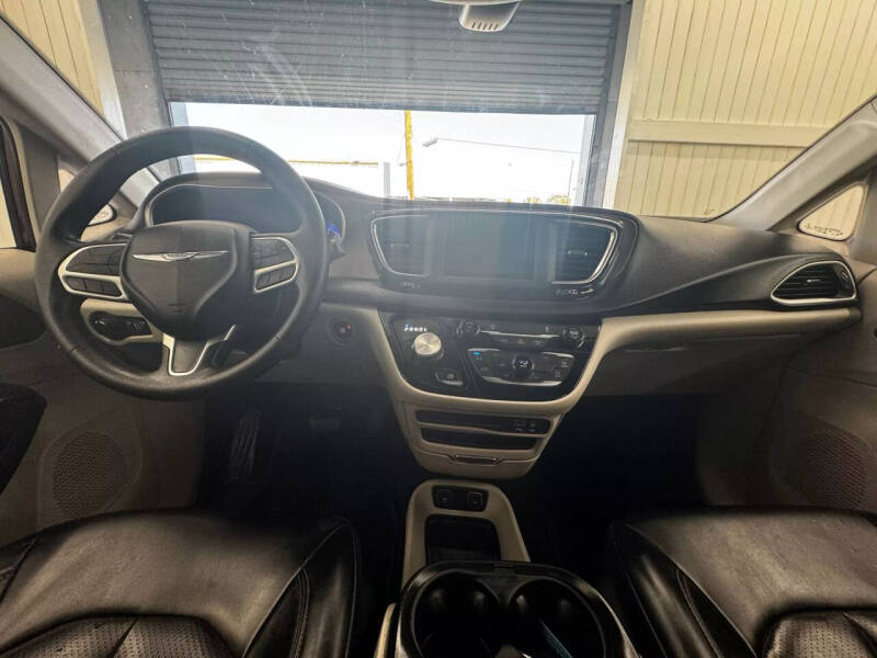 2020 Chrysler Voyager LXi