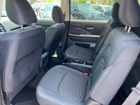 2022 Nissan Pathfinder SV