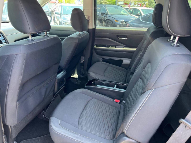 2022 Nissan Pathfinder SV