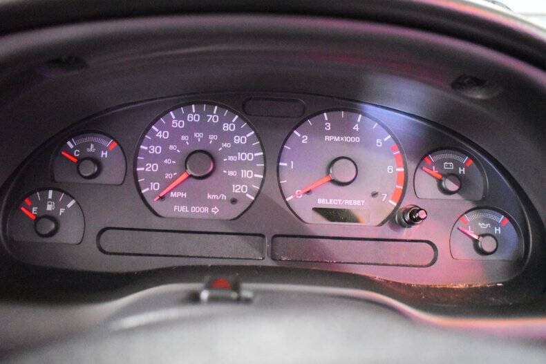 2004 Ford Mustang Deluxe